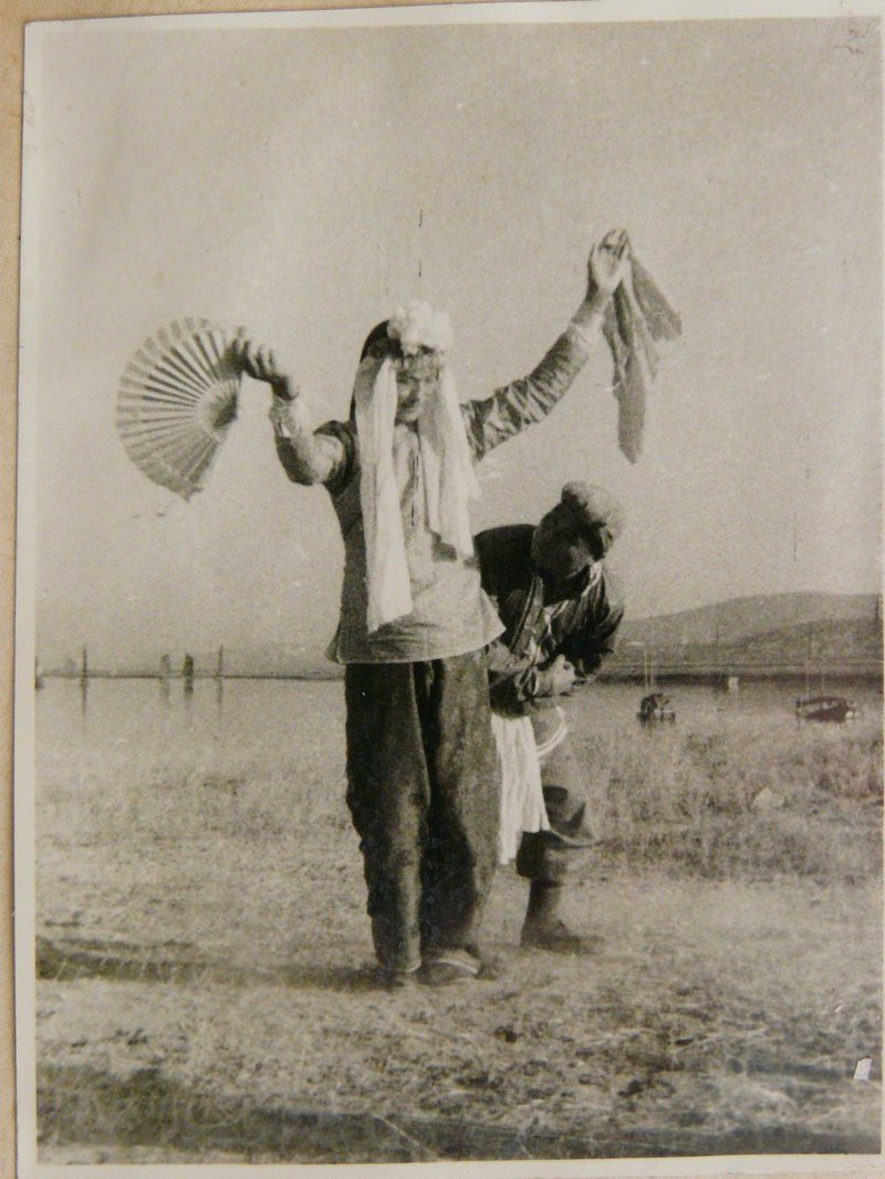 collecting-flower-drum-lamp.jpg