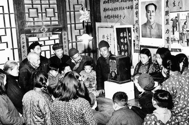 listening-to-the-radio-in-1956.jpg